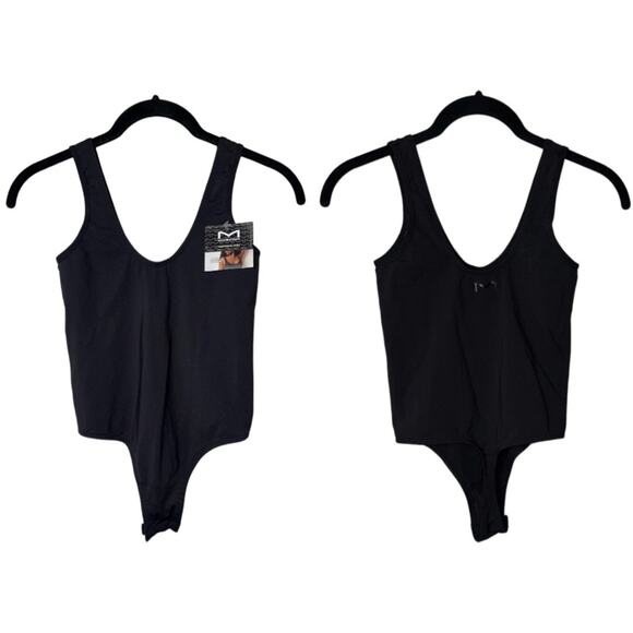 NWT Maidenform Basically Sexy Seamless Smoothing Thong Bodysuit Size Small Black - Picture 1 of 15